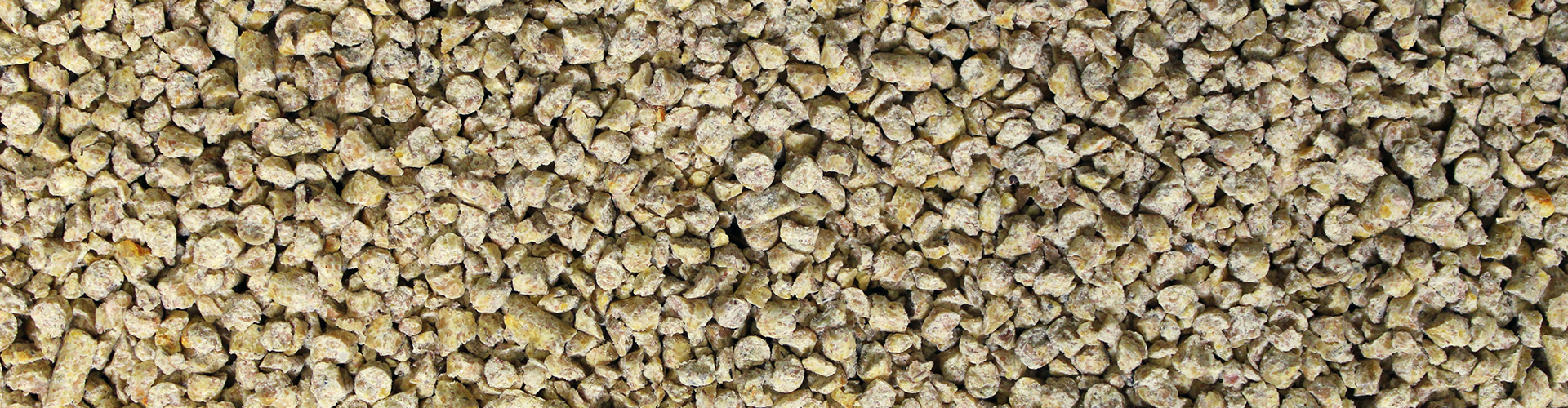 Quik Grow Broiler Crumbles feed closeup image